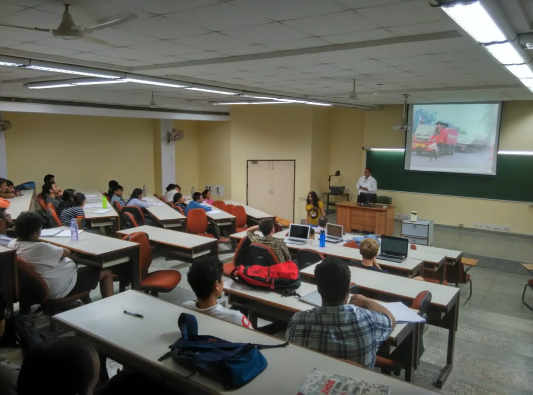 LUCKNOW METRO'S MD SHARES “SUCCESS MANTRAS” TO IIM-LUCKNOW STUDENTS